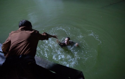 美人鱼之死亡湖剧照的剧照