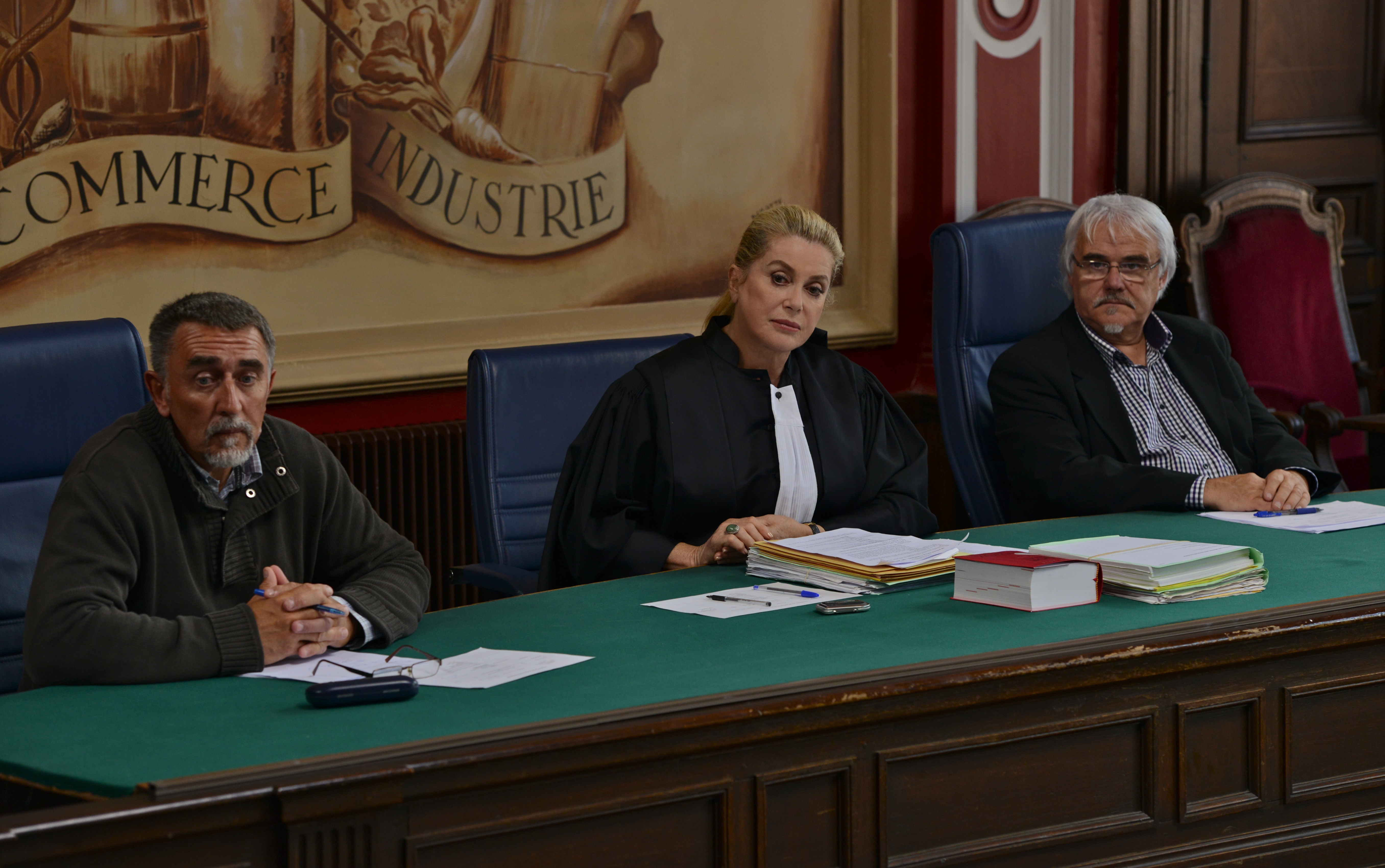 昂首挺胸剧照的剧照