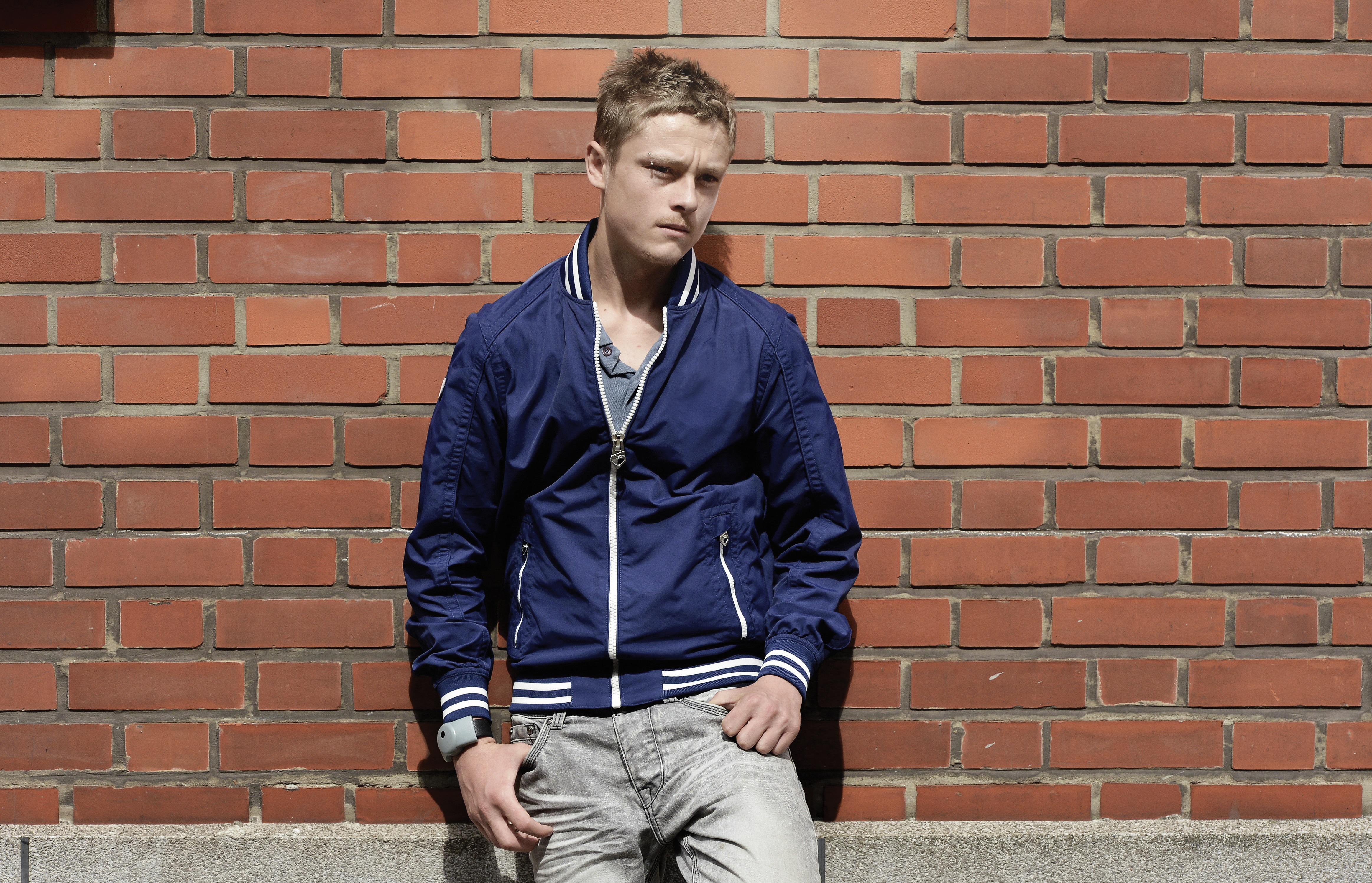 昂首挺胸剧照的剧照