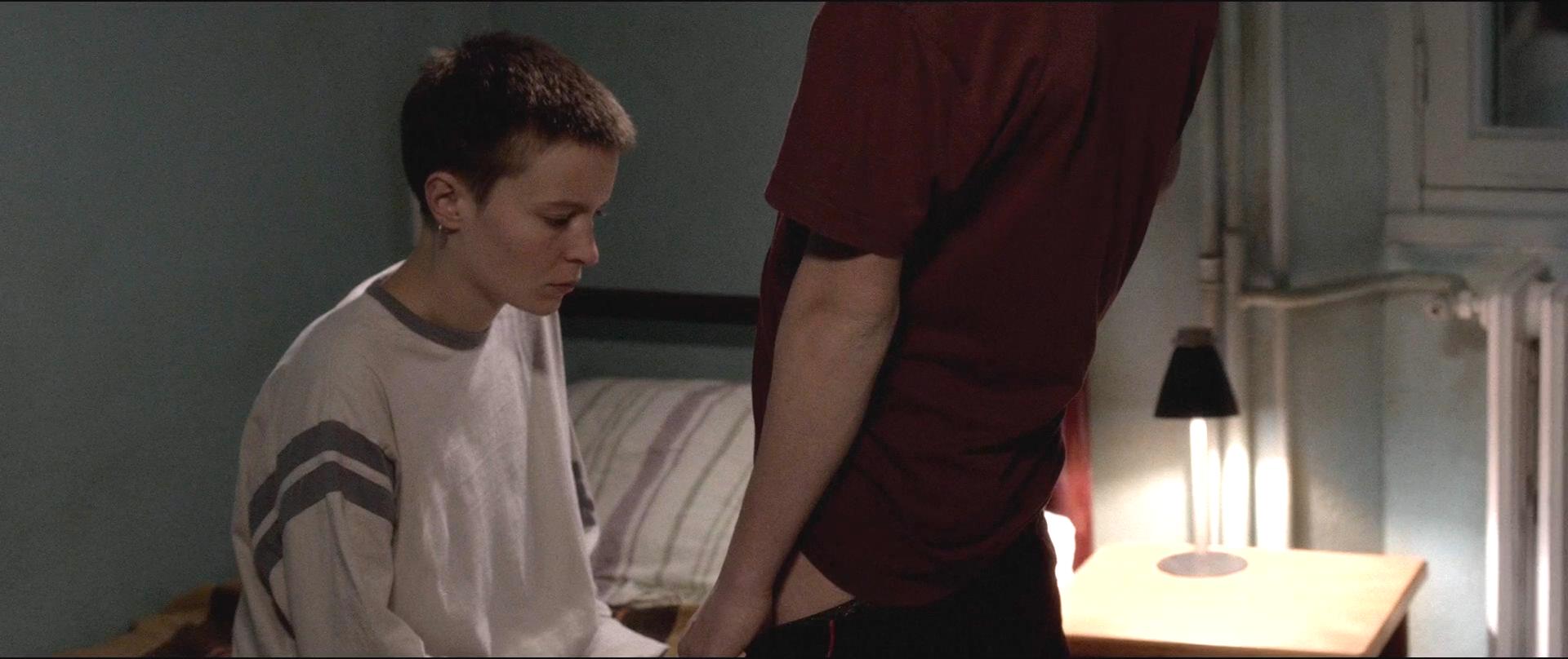 昂首挺胸剧照的剧照