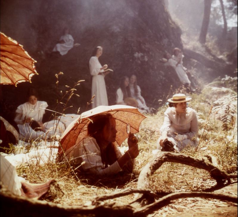 悬崖上的野餐剧照的剧照