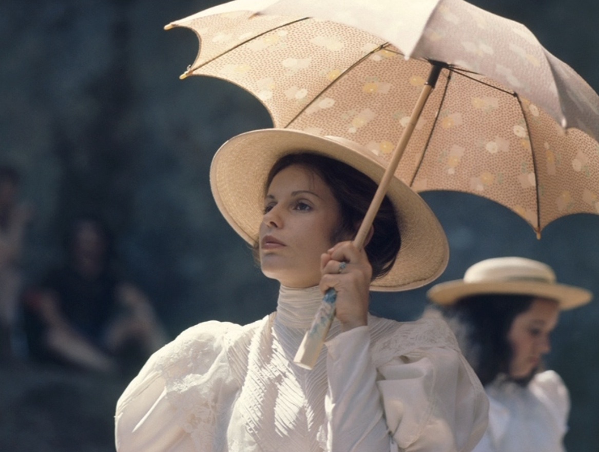 悬崖上的野餐剧照的剧照