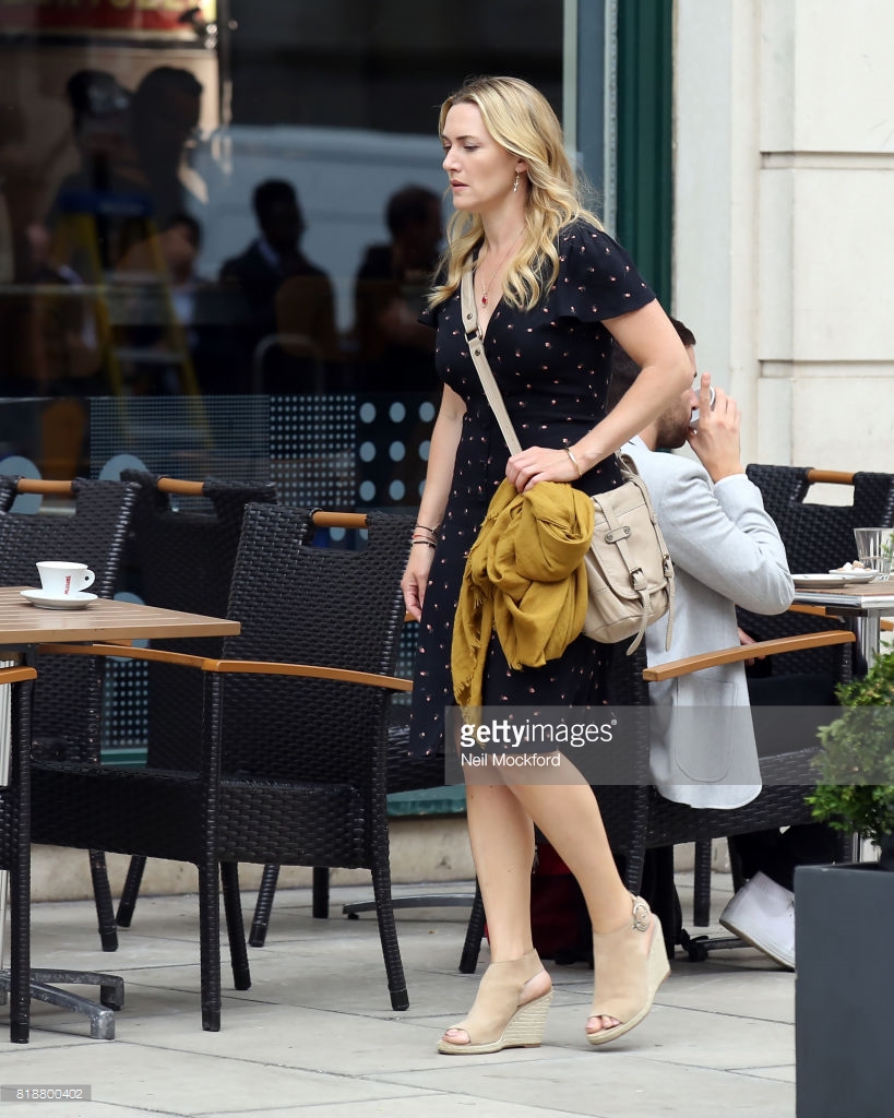 远山恋人剧照的剧照