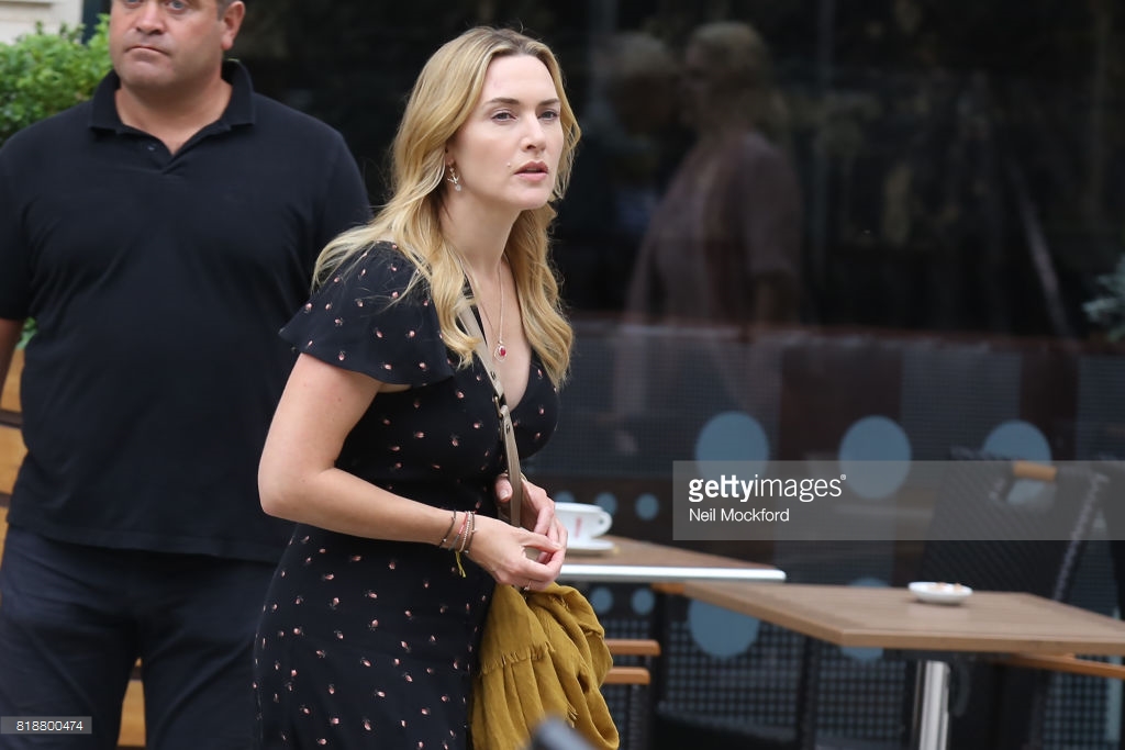 远山恋人剧照的剧照