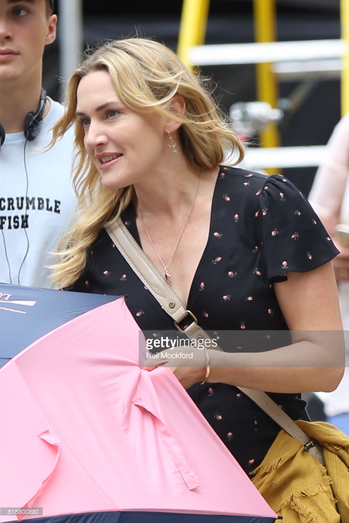 远山恋人剧照的剧照