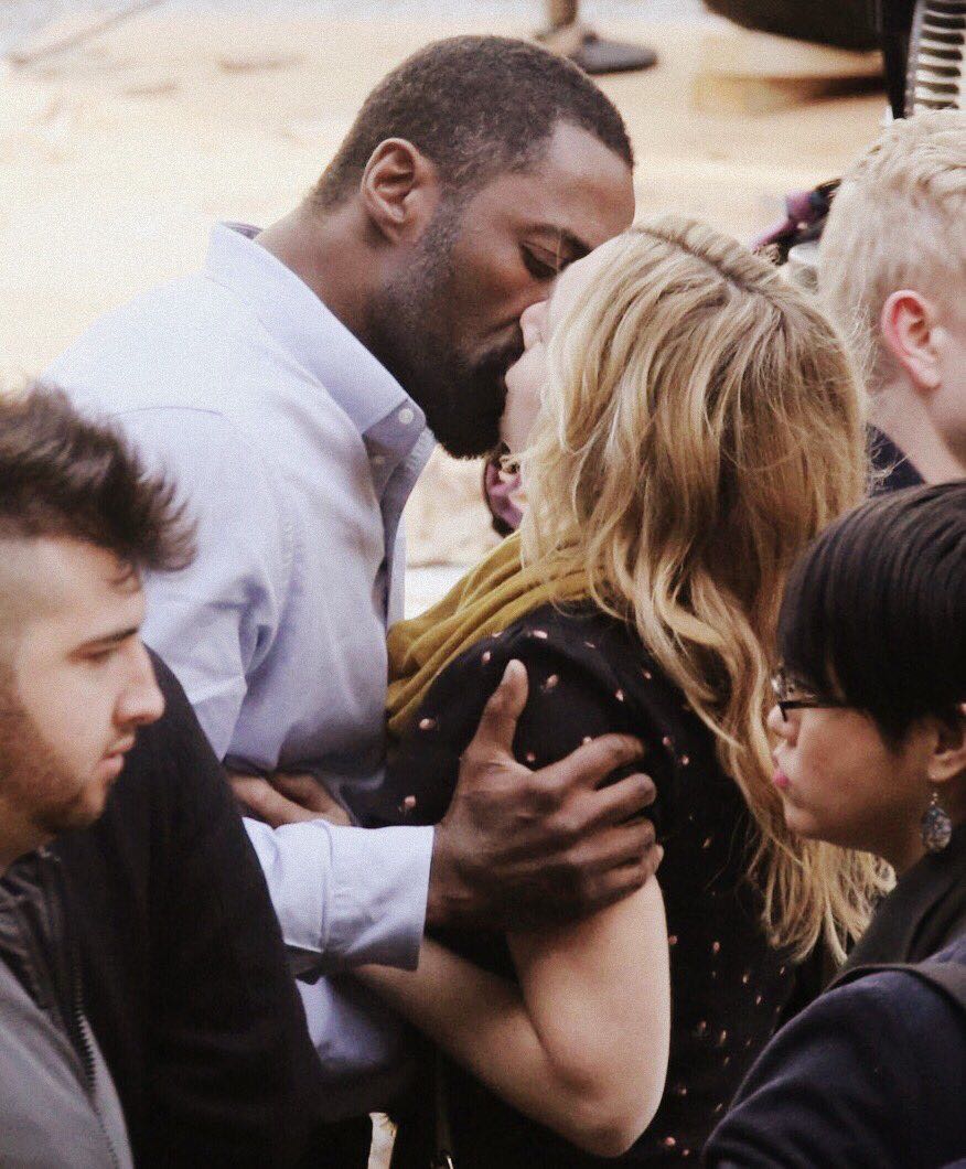 远山恋人剧照的剧照