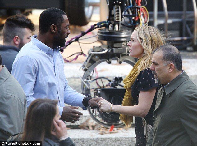 远山恋人剧照的剧照