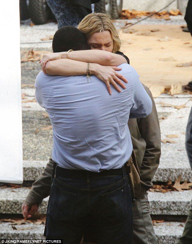 远山恋人剧照的剧照