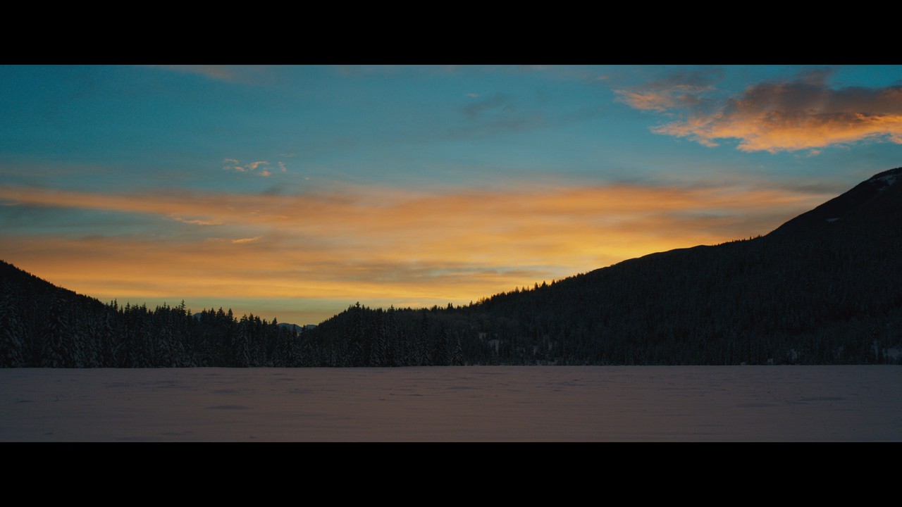 远山恋人剧照的剧照