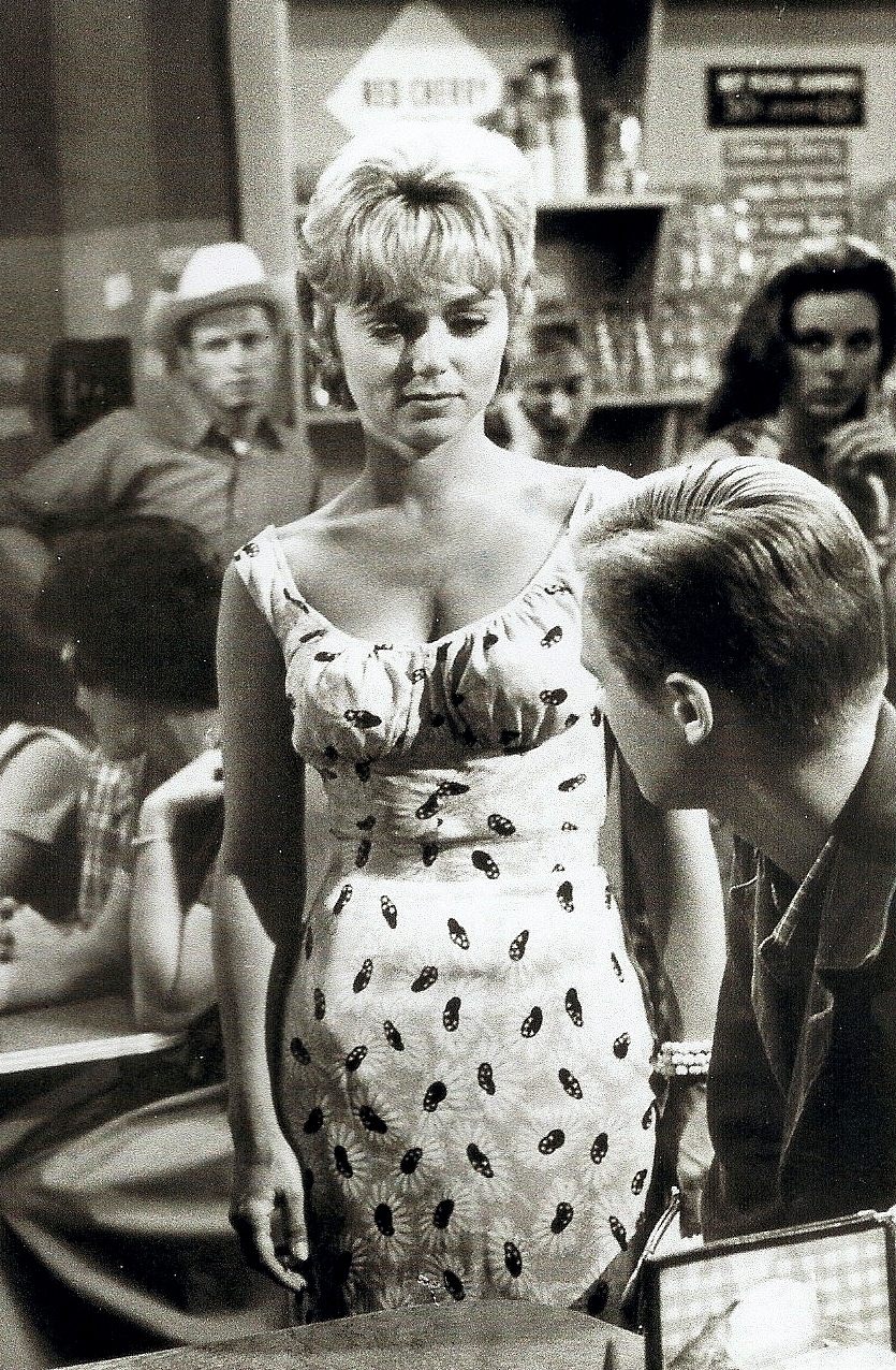 原野铁汉剧照的剧照