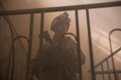 友军倒下剧照的剧照