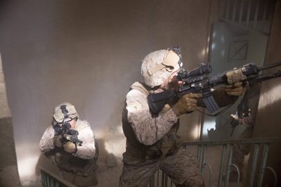 友军倒下剧照的剧照