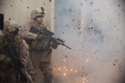 友军倒下剧照的剧照