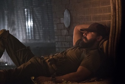 友军倒下剧照的剧照