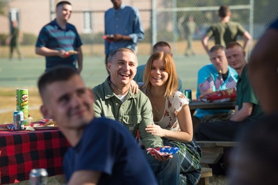 友军倒下剧照的剧照