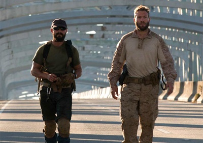 友军倒下剧照的剧照