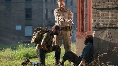 友军倒下剧照的剧照