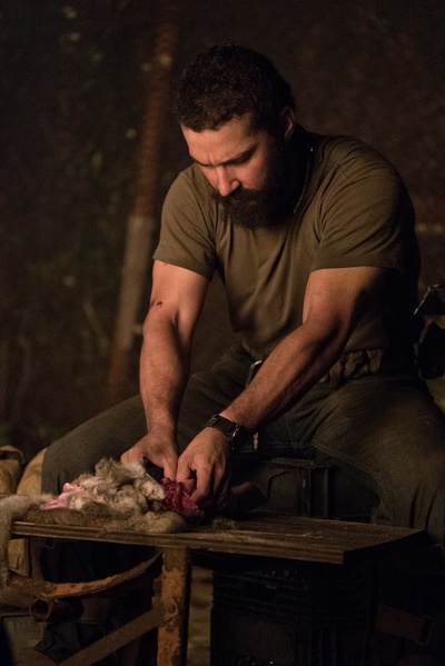 友军倒下剧照的剧照