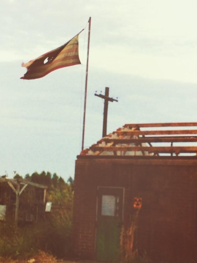 友军倒下剧照的剧照