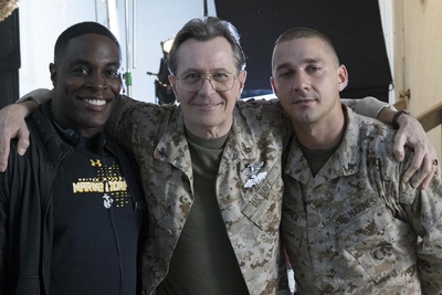 友军倒下剧照的剧照