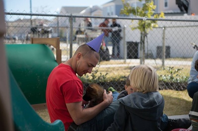 友军倒下剧照的剧照