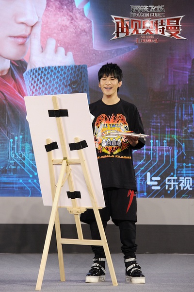 钢铁飞龙之再见奥特曼剧照的剧照