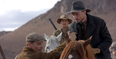 远离人迹剧照的剧照