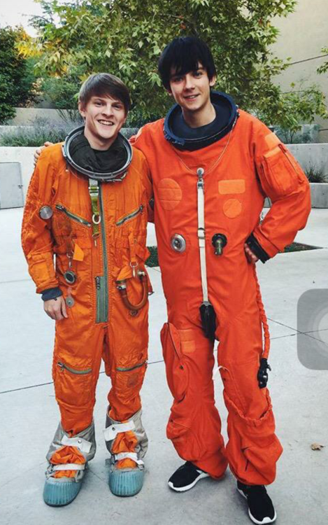 世界之外剧照的剧照