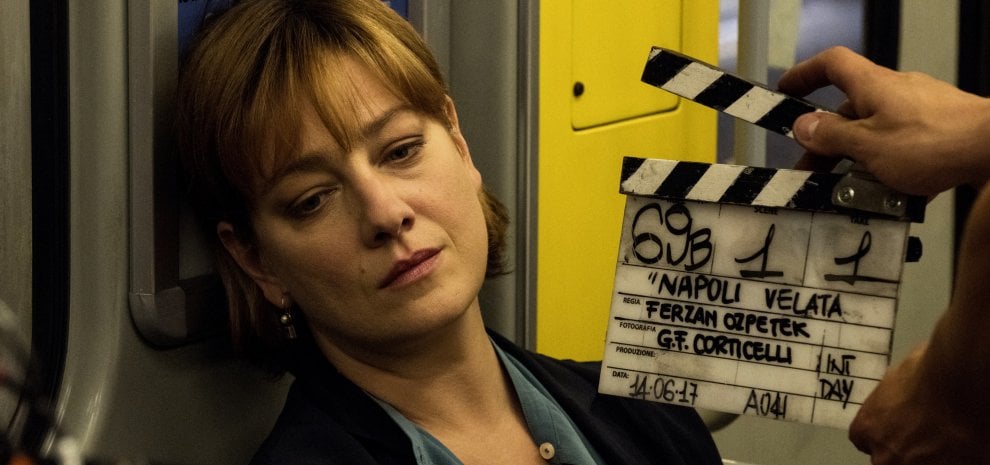 面纱下的那不勒斯剧照的剧照