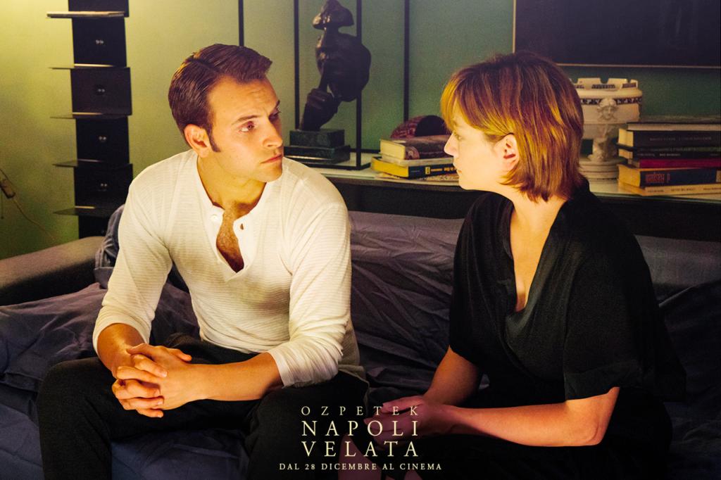 面纱下的那不勒斯剧照的剧照