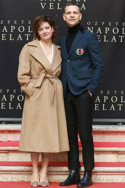 面纱下的那不勒斯剧照的剧照