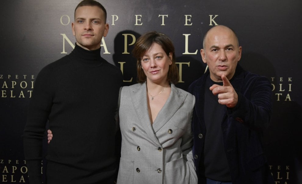 面纱下的那不勒斯剧照的剧照