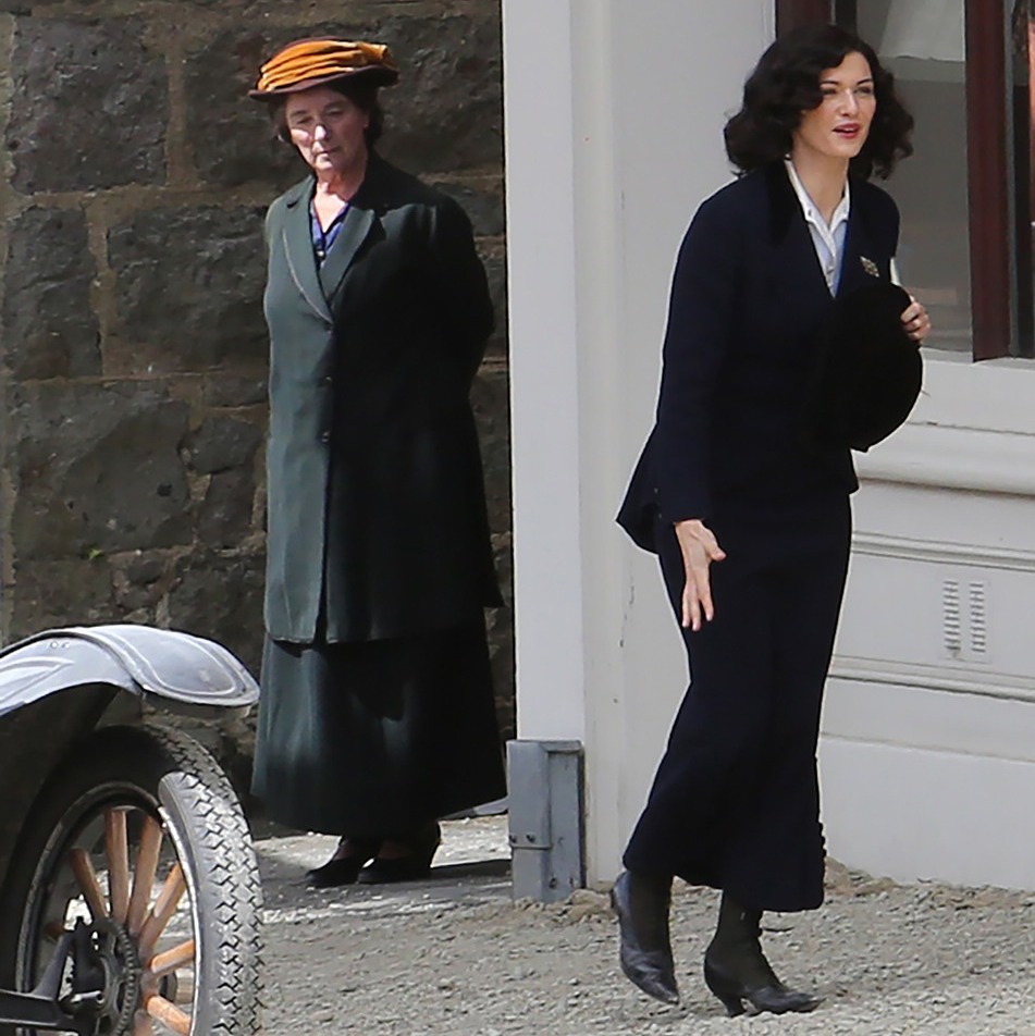 大洋之间的灯光剧照的剧照