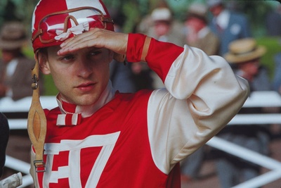 奔腾年代剧照的剧照