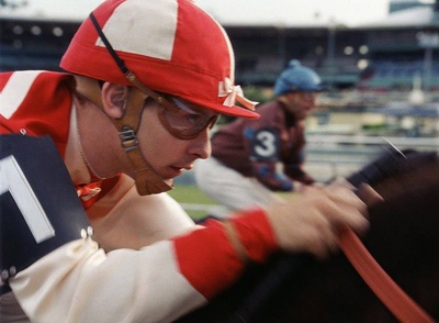 奔腾年代剧照的剧照