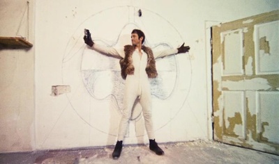 鸟，孤儿和愚人剧照的剧照