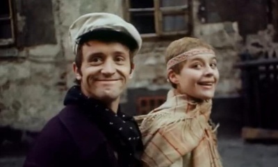 鸟，孤儿和愚人剧照的剧照