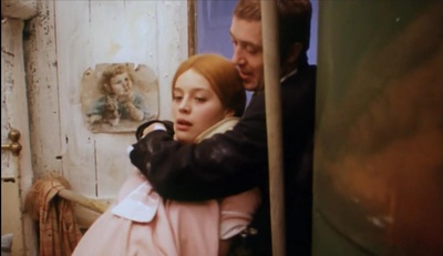 鸟，孤儿和愚人剧照的剧照