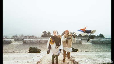 鸟，孤儿和愚人剧照的剧照