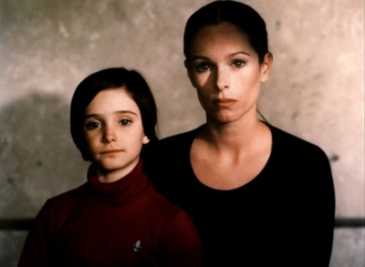 饲养乌鸦剧照的剧照