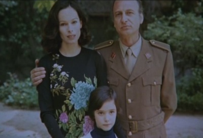 饲养乌鸦剧照的剧照