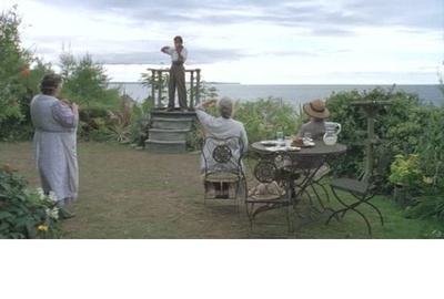 等爱的女孩剧照的剧照