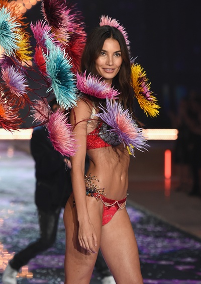 维多利亚的秘密2015时装秀剧照的剧照