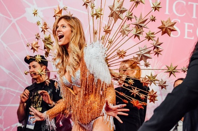 维多利亚的秘密2015时装秀剧照的剧照