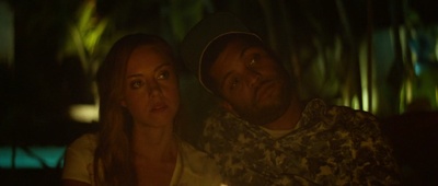 英格丽向西行剧照的剧照