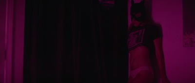 英格丽向西行剧照的剧照