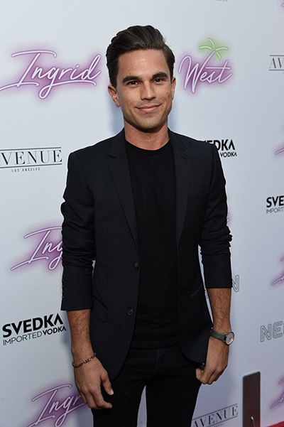 英格丽向西行剧照的剧照