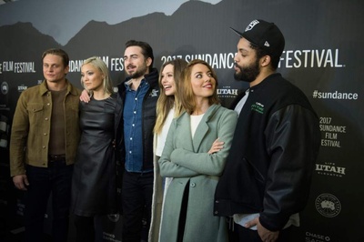 英格丽向西行剧照的剧照