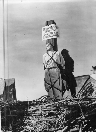 火刑柱上的贞德剧照的剧照