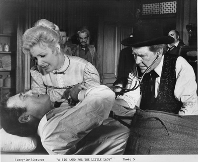 给小女人的大帮助剧照的剧照